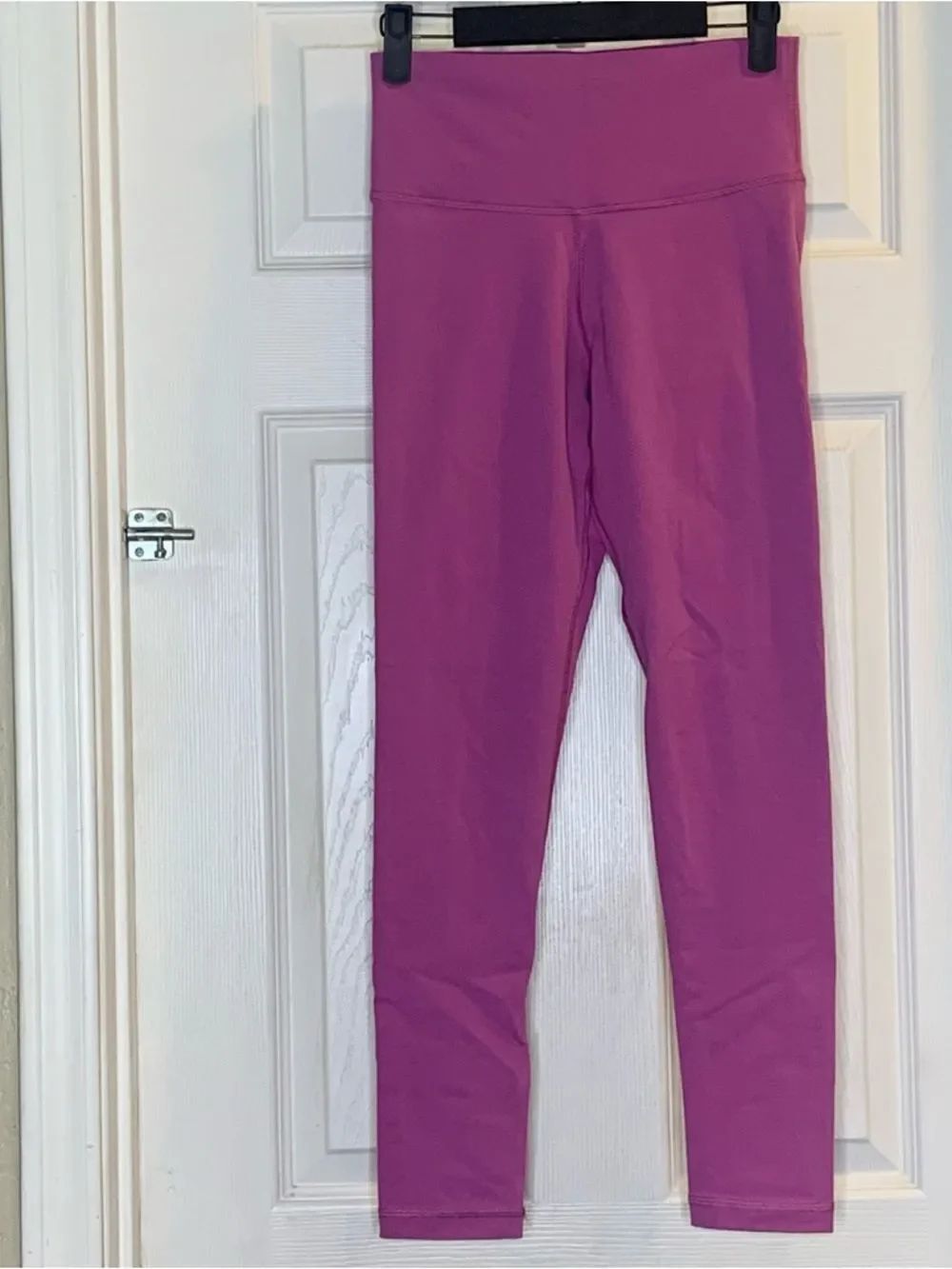 Aritzia TnAction Leggings Size Small Cropped High Rise